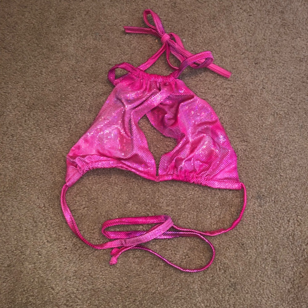 IHEARTRAVES Keyhole top